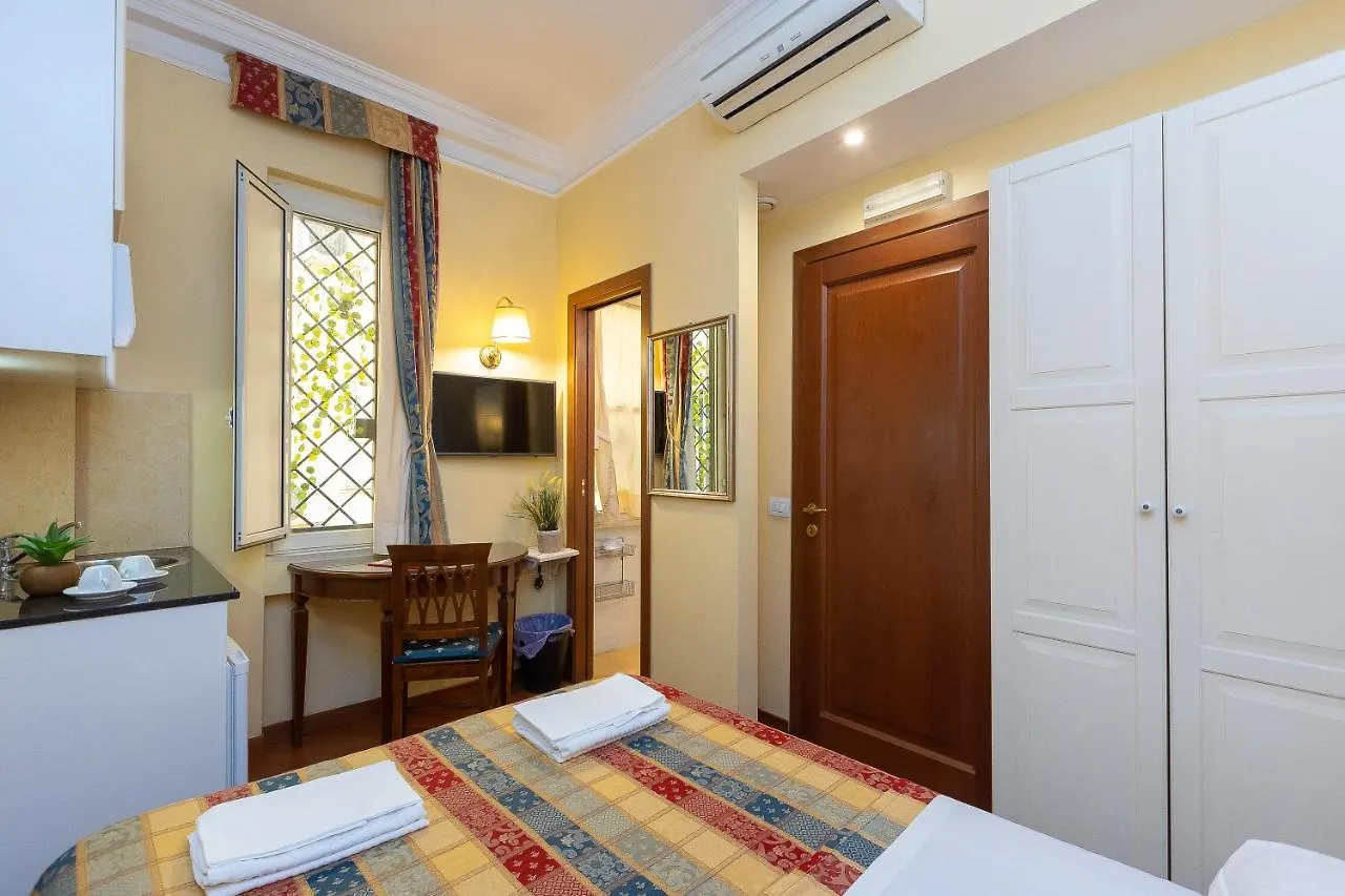 Internouno Deluxe Guest House Rome 3*,  Italy